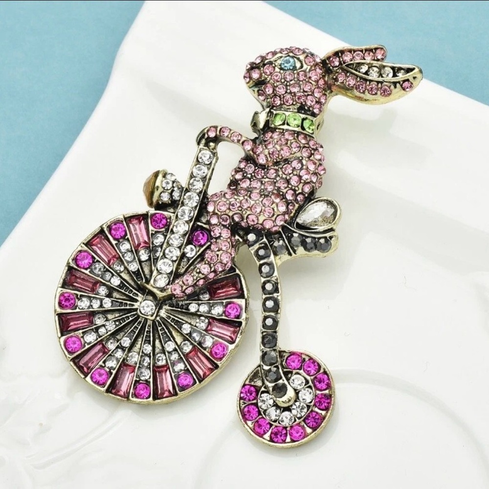 Elegant Pink and Gold Crystal Brooch Metal Base - Picture 3 of 3